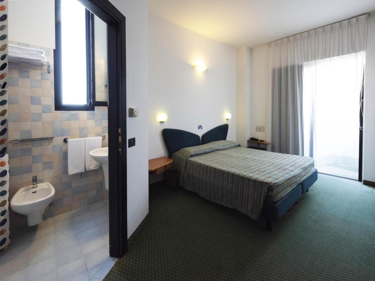 Hotel Ali D'Oro Римини Экстерьер фото