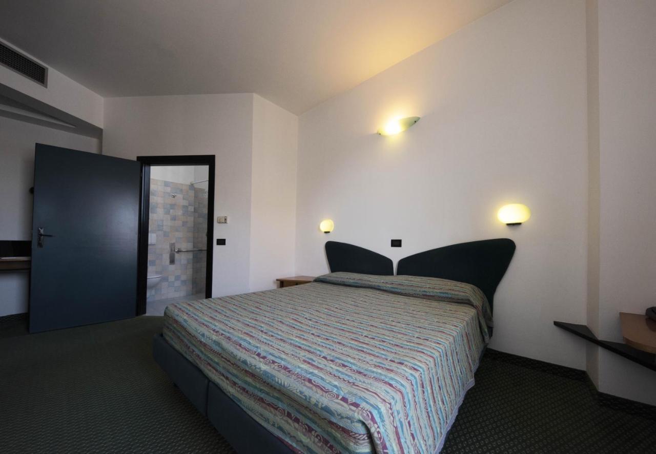 Hotel Ali D'Oro Римини Экстерьер фото