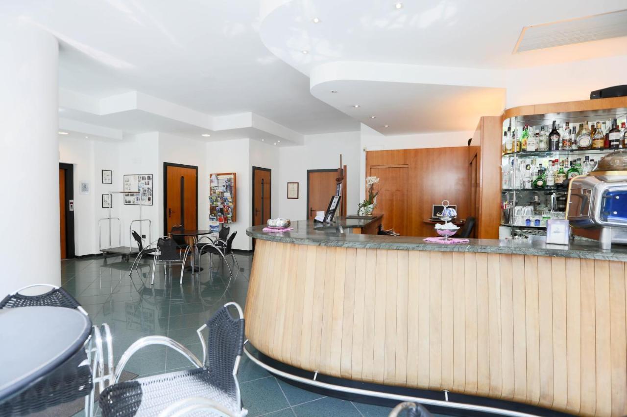 Hotel Ali D'Oro Римини Экстерьер фото